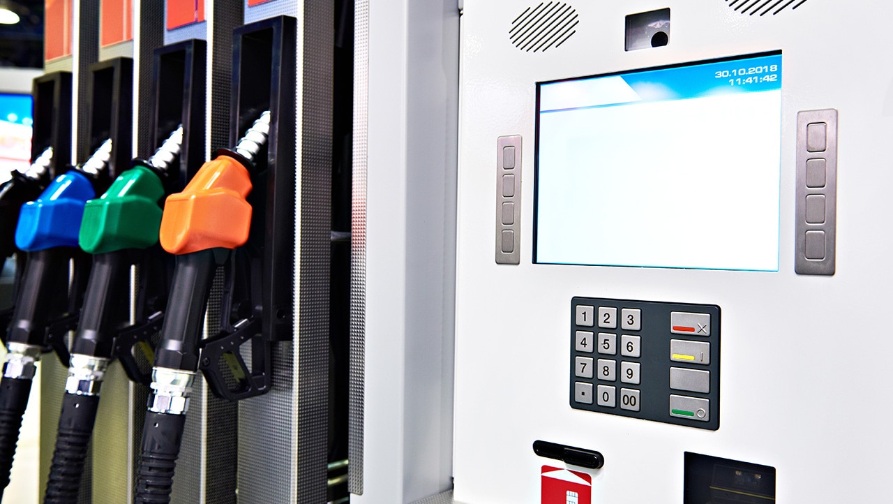 Drivstoffpumper med betalingsterminal for kortbetaling Drivstoffpumper med betalingsterminal for kortbetaling