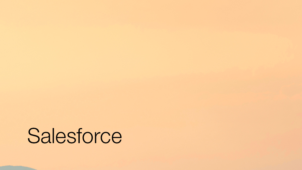 Ciel orange avec écrit Salesforce