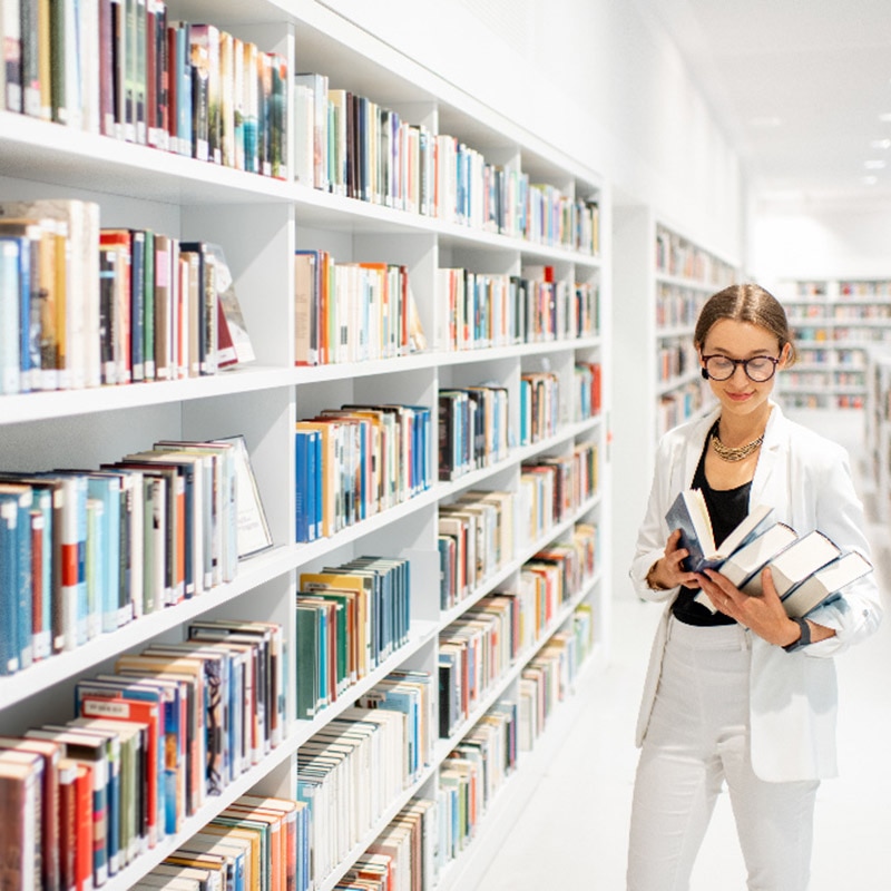 Woman in library 225991468