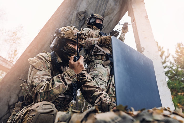 military soldiers in the field using communication technology 