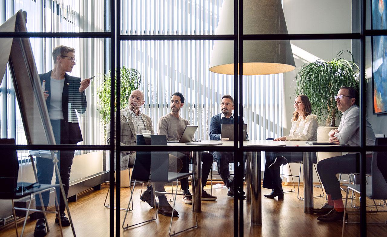 Møte med seks personer og presentasjon