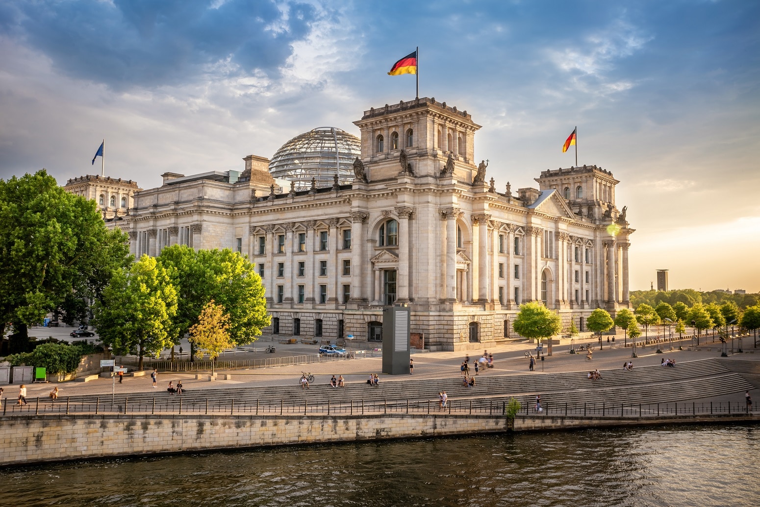 Reichstagsgebäude in Berlin als Sitz des Deutschen Bundestages und Träger des digitalen Lobbyregisters