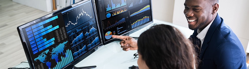 Visuel_article_low_code_mobile Des personnes en train de travailler