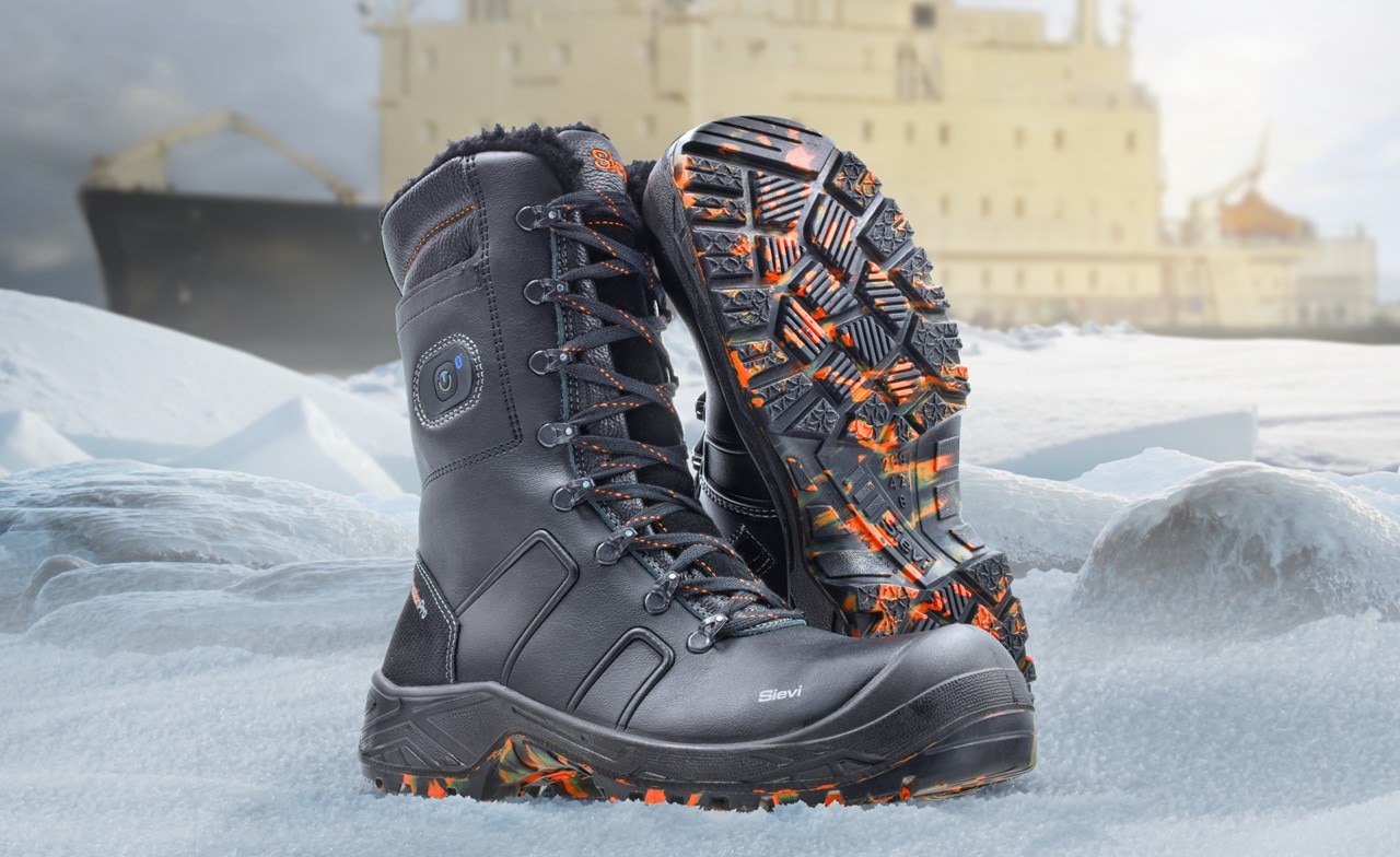 Kuvituskuva: Sievin saappaat jäänmurtajan edessä