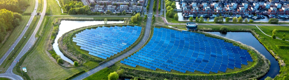 Dorp met zonnepanelen