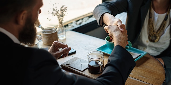 Rikkokaa sopimuksia ja muuttakaa suunnitelmia