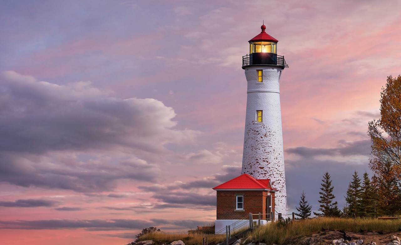 phare au coucher du soleil