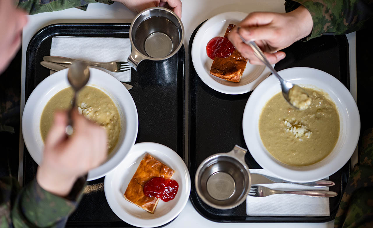 Leijona Catering vastaa ruokapalveluista Puolustusvoimille, Rikosseuraamuslaitokselle sekä muille turvallisuuskriittisille toimijoille. 