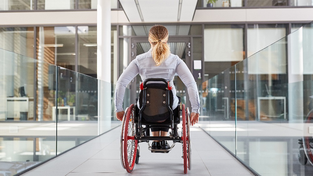 Personne dans un fauteuil roulant - Diversité et inclusion