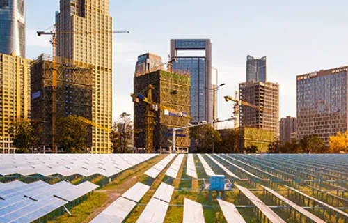 Développement durable d'une centrale solaire avec la vue sur Nanchang