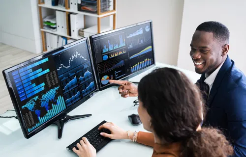 Des personnes en train de travailler