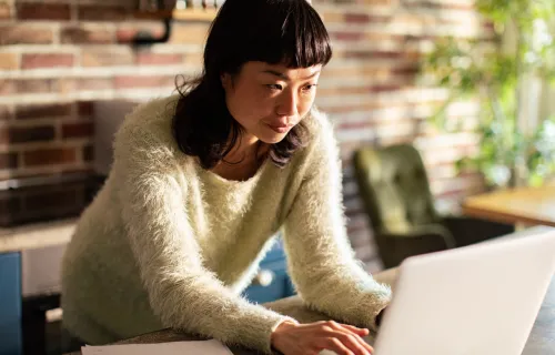 A consultant sitting and working on a laptop
