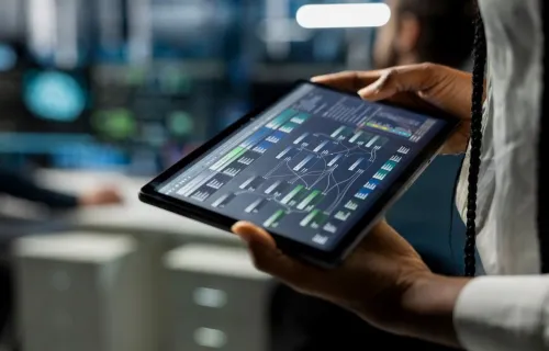 Produktionsdaten auf einer digitalen Datenplattform überwachen und analysieren
