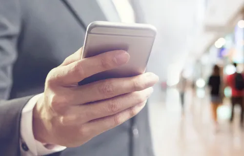 digital-transformation-shopping-using-smartphone