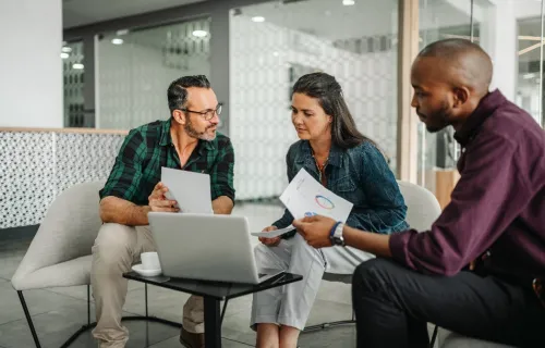 Digital backbone consultant talking to clients at coffee table