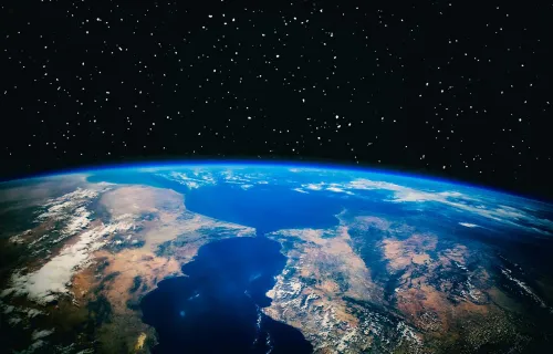 Vue de la Terre et des étoiles depuis l'espace