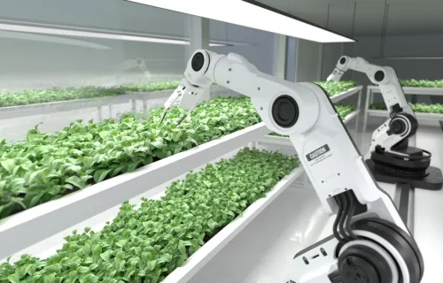 Roboterarme pflegen Pflanzen in einer automatisierten Indoor-Farm mit mehrstöckigen…
