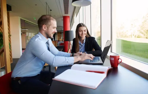 Integraatioarkkitehti tekemässä migraatiota