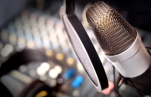 Ein Radio Mikrophon in einem Broadcasting Studio