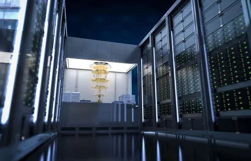 En avancerad serverhall med rader av datarack och ett kvantdator-chip i centrum, upplyst och…