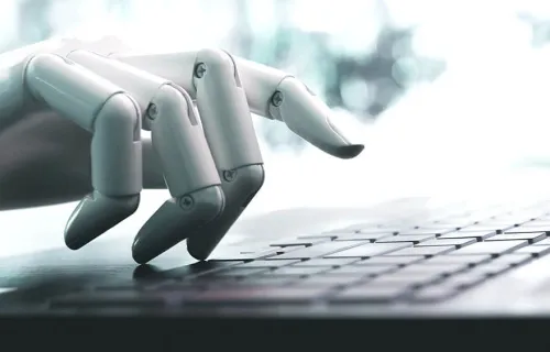 Robot hand skriver på tangetbord