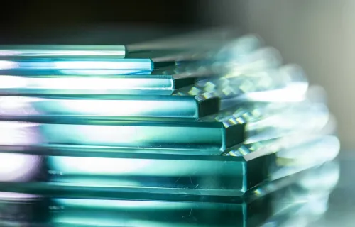 Kuvituskuva: värikästä paksua lasia