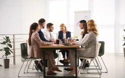 Des consultants discutent de l'impact de l'IA sur le conseil en management