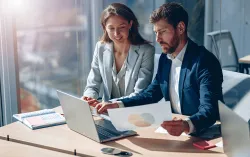 bank-medium-2colleagues