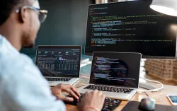 cloud consultant with monitors