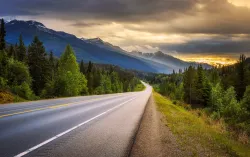 Straße durch eine Landschaft – ein klarer, strukturierter Weg hin zu einer effizienten, skalierbaren Datenbereitstellung
