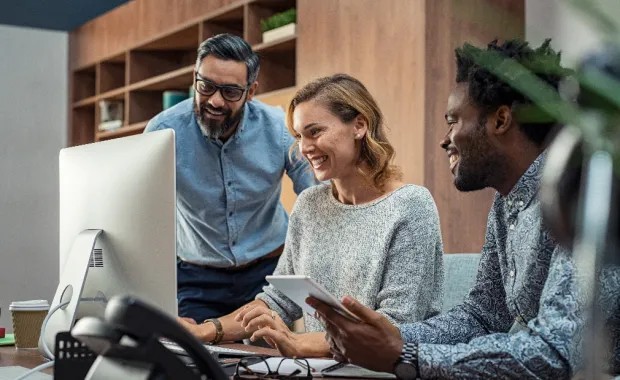 Personas trabajando en equipo