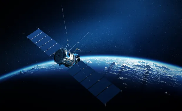 Un satellite dans l'espace qui fait une observation de la Terre