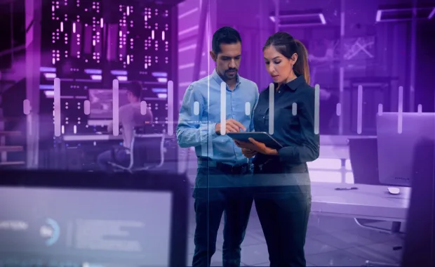 Kuvituskuva: Asiantuntijat tutkivat liiketoiminta-analyysia.