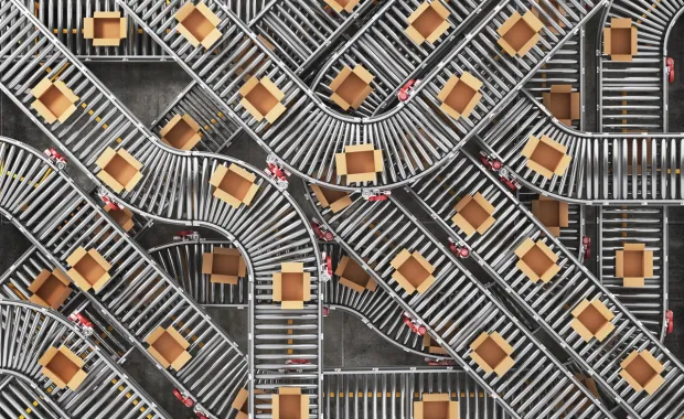 Conveyor belts with cardboard boxes