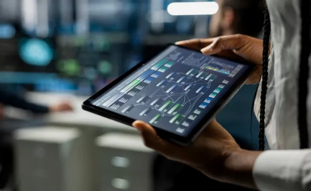 Produktionsdaten auf einer digitalen Datenplattform überwachen und analysieren