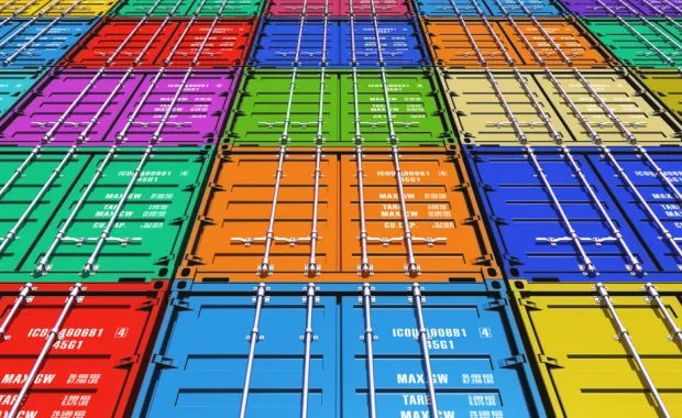 Färgglad bild på staplade containers