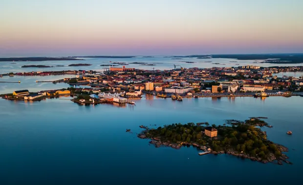 Ett flygfoto över staden Karlskrona.