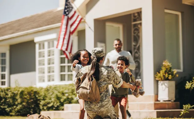 Soldier returns home to family running into her arms
