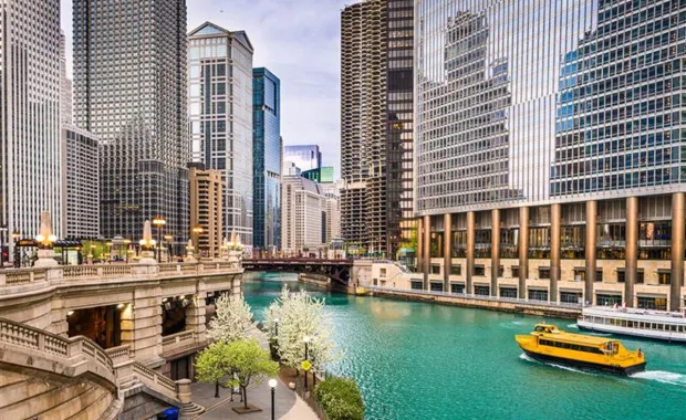 Sightseeing riverboat cruise in Chicago, IL