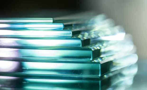 Kuvituskuva: värikästä paksua lasia