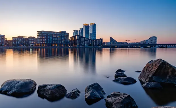 Tulevaisuuden Suomea rakentamassa