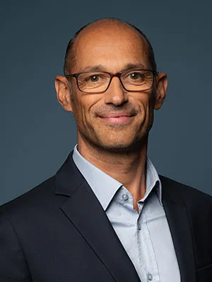 Denis est Vice-Président Senior en charge de l’Innovation et de la Productivité pour CGI Europe de l'Ouest et du Sud.  Il possède plus de 30 ans d’expérience dans le secteur IT (développement et édition logicielle, intégration de systèmes, pilotage de grands programmes).  Denis a en charge l’innovation et l’amélioration de la productivité des services délivrés par CGI (support, maintenance applicative, gestion des opérations, gestion d’infrastructures).  Cette amélioration de la productivité s’appuie sur l'