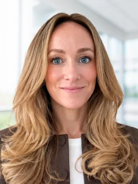 Jaclyn Woodhull professional photo