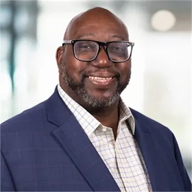 headshot of Leslie Pierce