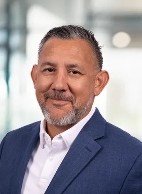 Erik Amezcua headshot