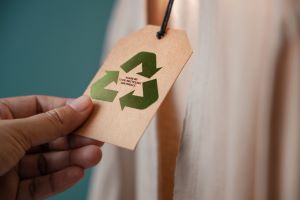 Recycle icon on tag 