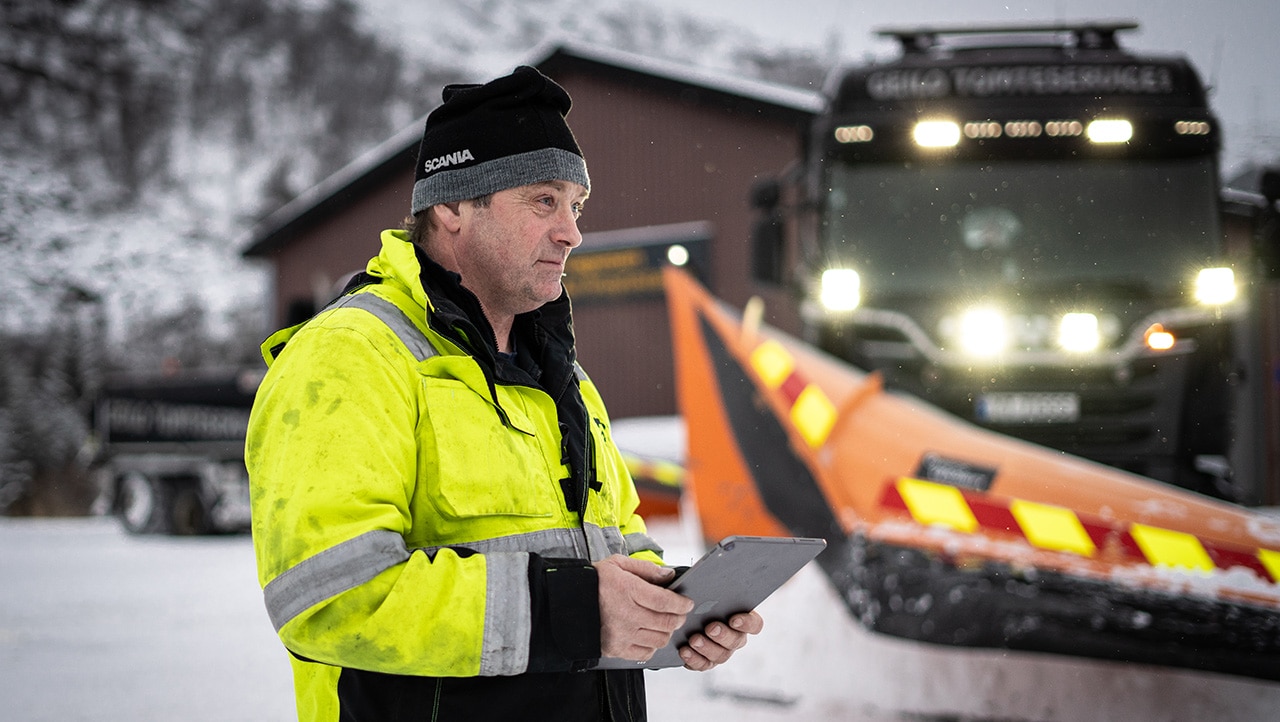 Måkebilsjåfør som bruker Værion for å planlegge ruten