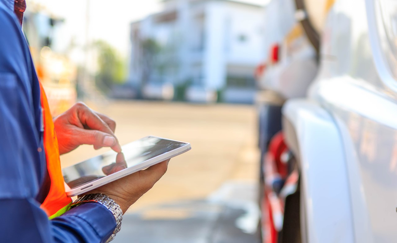 person-using-tablet-field-work Person using a table for field work