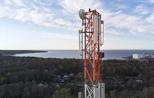 Transmission tower
