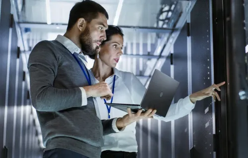Consultants qui discutent NetApp